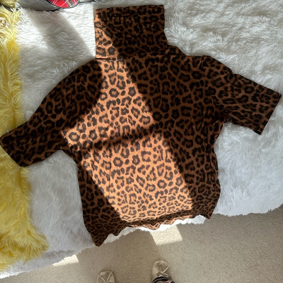 Michael Kors Leopard print Turtleneck Top Size S - Picture 2 of 5